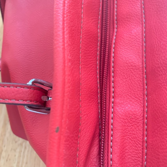 Nine West purse! Great color! - Picture 5 of 8